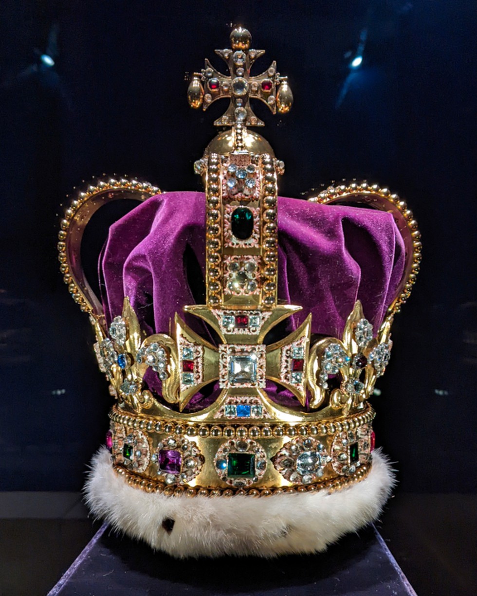 What is St Edward’s Crown? Blog Image