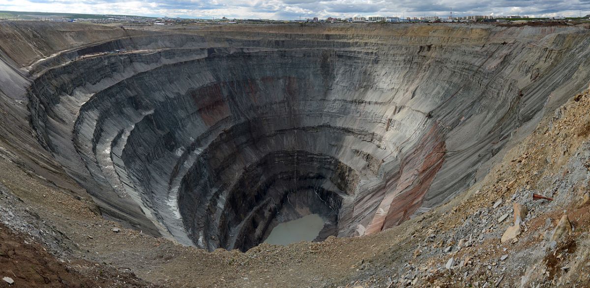 What is Open Pit Mining? Blog Image