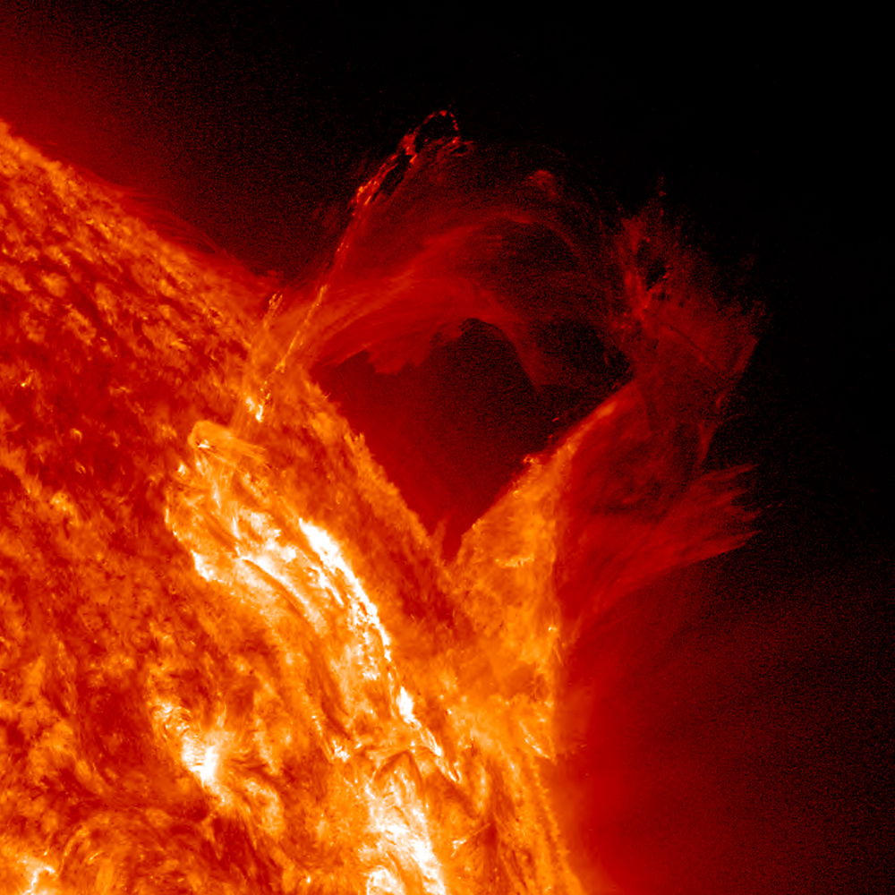 What is a Solar Prominence? Blog Image